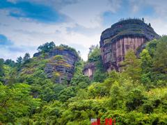 两块大石头组成的 景区 丽水东西岩