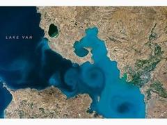 NASA年度最佳地球照片 土耳其凡湖蓝漩涡令人沉醉