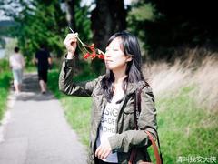 小姐姐探访仙女洞 洞外有秘密花园